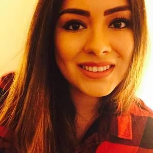 Meet your Posher, Yajaira