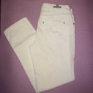 NWOT! White capri jeans. Perfect for spring!