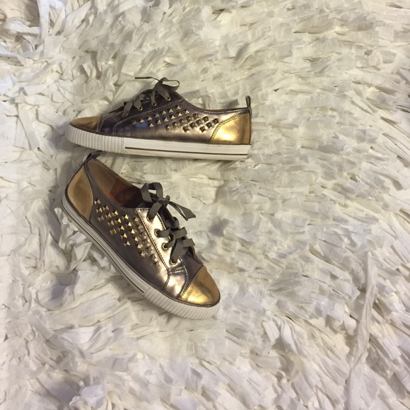 Bronze soft metallic sneaks 8.5 m