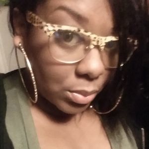 Meet your Posher, Alicia