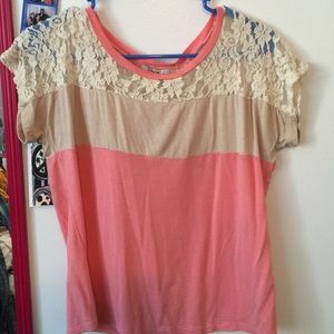 pink lacy flowy top🌞