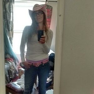 Meet your Posher, Crystal