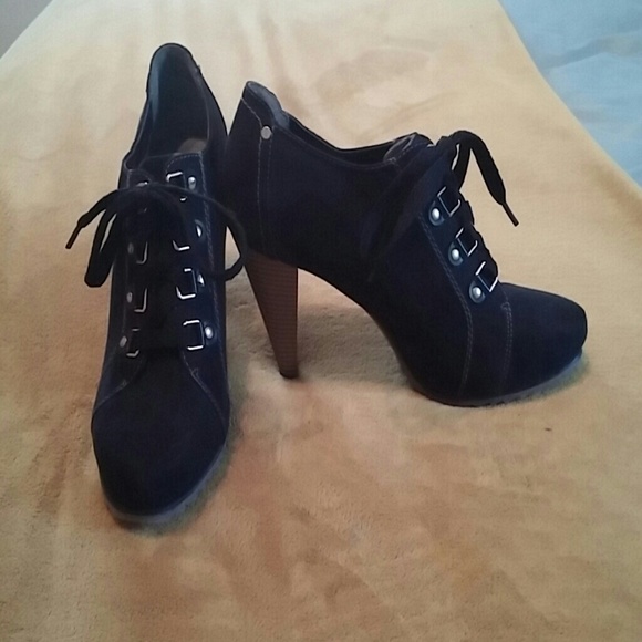 Shoes - Black booties
