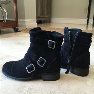 ⚡FLASH SALE⚡️Size 6 UGG booties