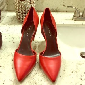 Selling Trouve red leather shoes!