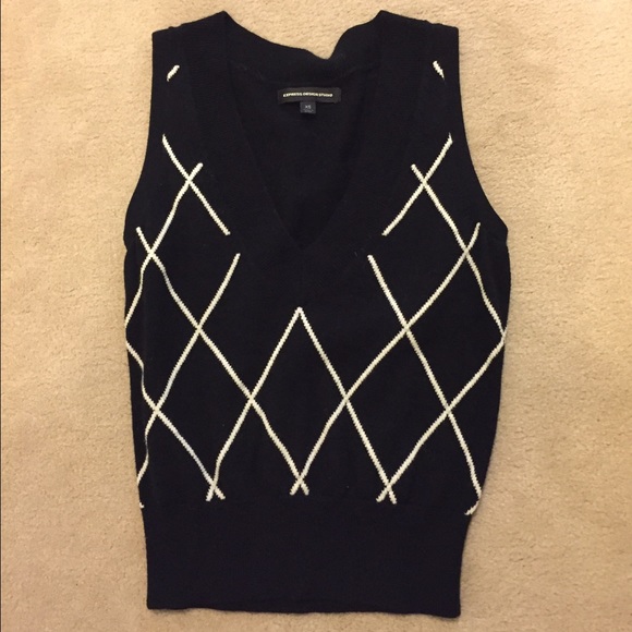 Express diamond patterned sweater vest