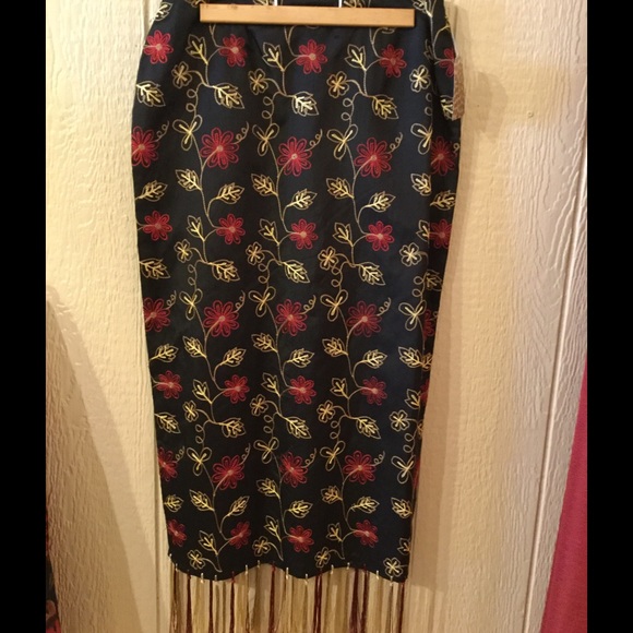 100% Silk skirt w Embroidery and fringe sz 8
