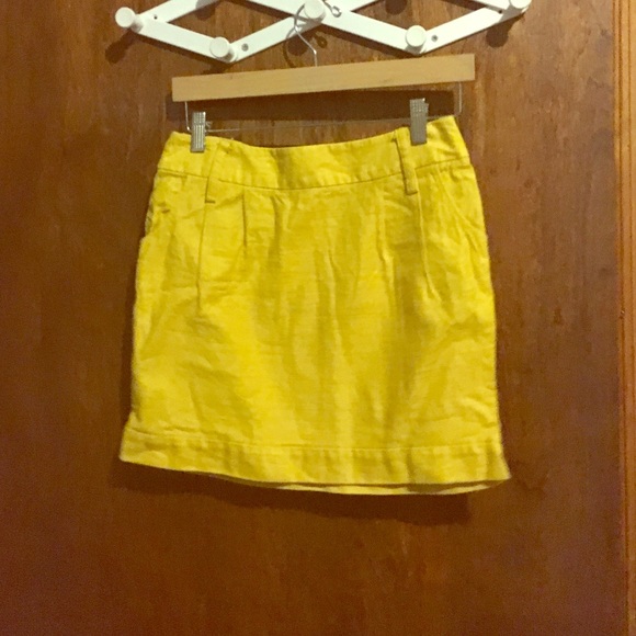 Yellow pencil skirt