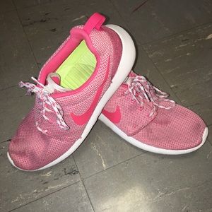 SOLD Nike Roshes peach/pink and white