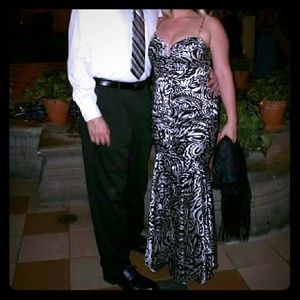 CLOSET CLOSING-AUG 31. Mermaid Style Dress