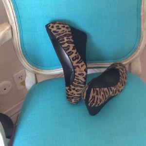 STUART WEITZMAN 8 M wedge. REDUCED $25