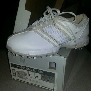 Nike woman's golf shoe