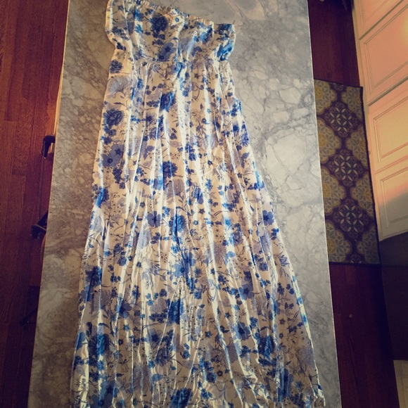 Old navy beautiful spring dress. Strapless sz L