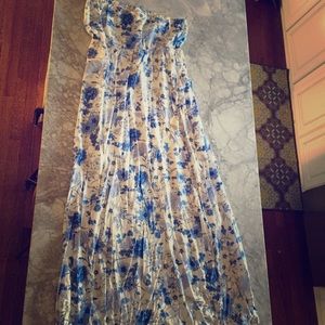 Old navy beautiful spring dress. Strapless sz L