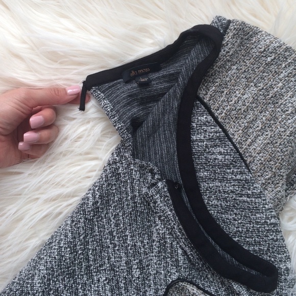 🔸SOLD🔸| Two-Toned Top | - Picture 3 of 4