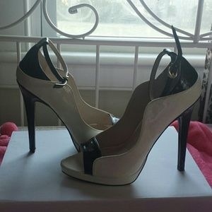 Shoe dazzel heels