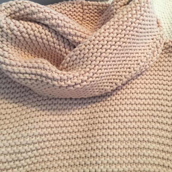 The highly Adored Zara loose knit turtle neck! - Picture 2 of 4