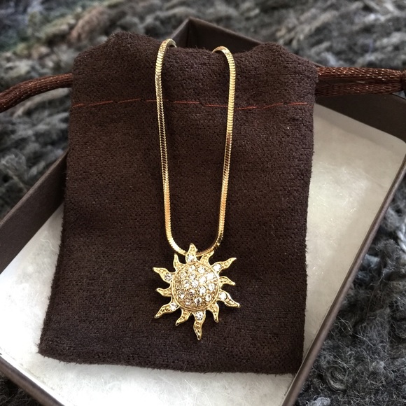Here Comes the Sun ☀️ Gorgeous Sun Necklace - Picture 2 of 4