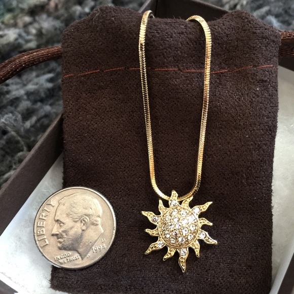 Here Comes the Sun ☀️ Gorgeous Sun Necklace - Picture 3 of 4