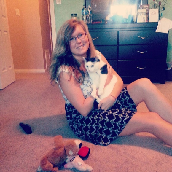 Meet your Posher, Devin - Picture 3 of 4