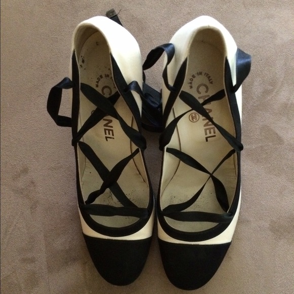 Chanel black and white ballet heels 36.5 with box