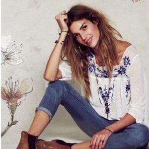 NWOT Bed Of Roses embroidered peasant top