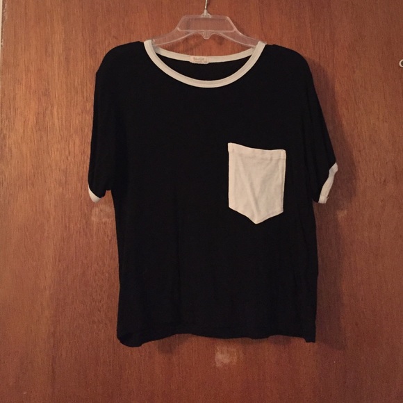 Black and white pocket tee Brandy Melville