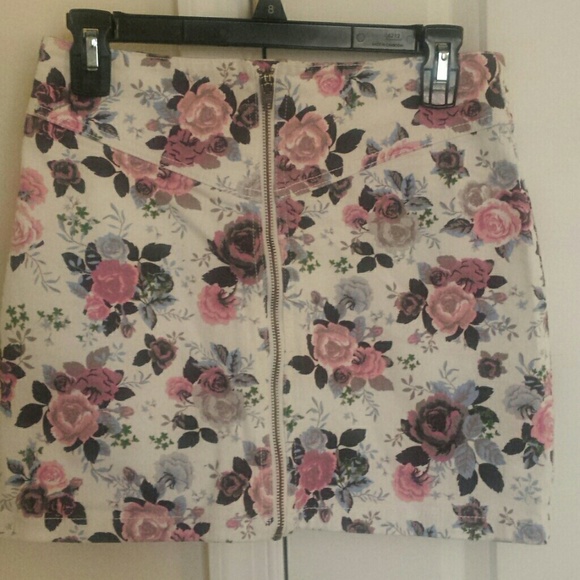 Floral mini skirt