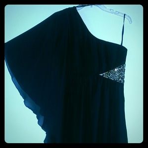 CLOSET CLEARANCE 👗 Chic One-Shoulder Dress