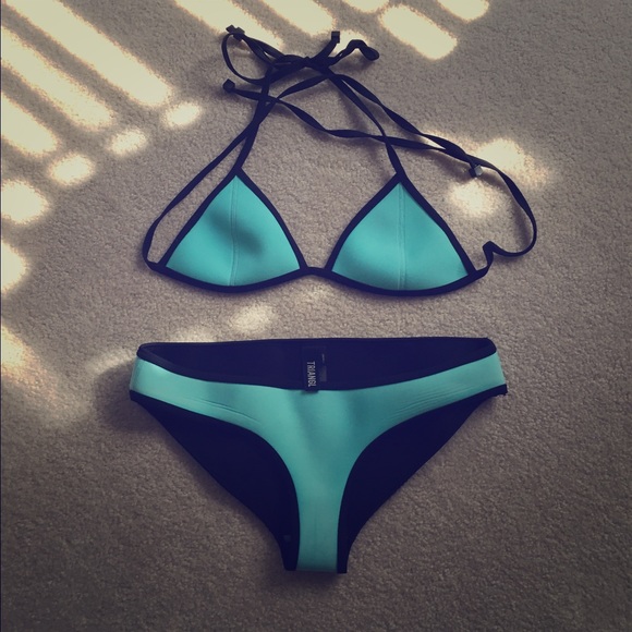 light blue triangl swimsuit / bikini