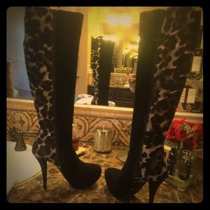 REDUCED!! NEW Stuart Weitzman knee high boots.