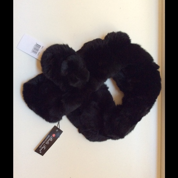 Rex Rabbit Fur Pompom Neckwarmer