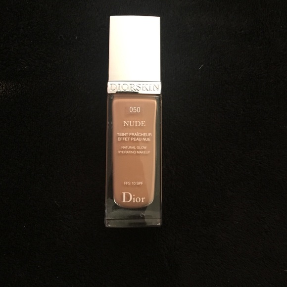 Dior foundation nude 050