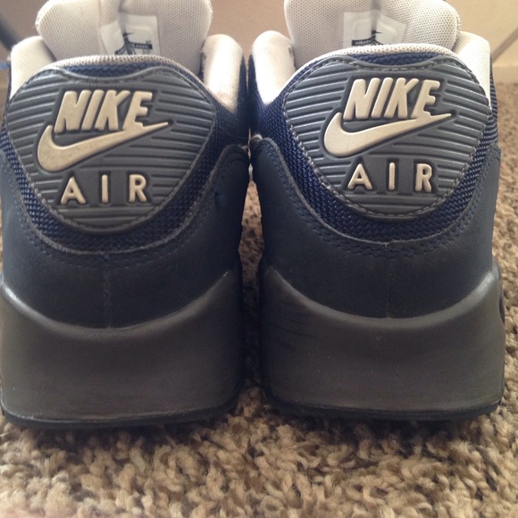 Air max 90 size 9 men 11 women Tell me any offers - Picture 2 of 4