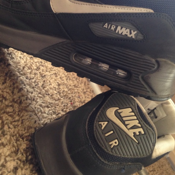 Air max 90 size 9 men 11 women Tell me any offers - Picture 3 of 4