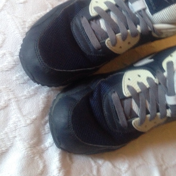 Air max 90 size 9 men 11 women Tell me any offers - Picture 4 of 4