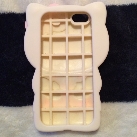 Silicon Hello Kitty iPhone 5/5s case - Picture 2 of 4