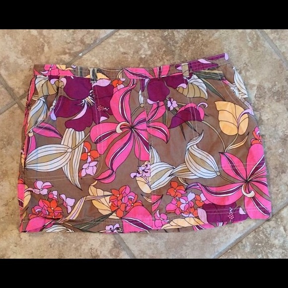 Beautifully colored and detailed Roxy skirt💗