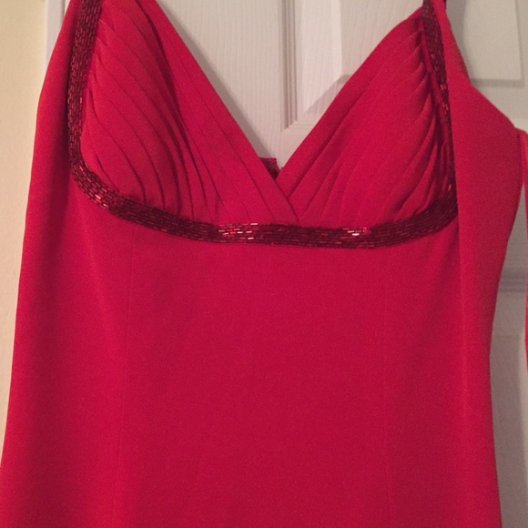 Gorgeous red slit dress - Picture 3 of 4