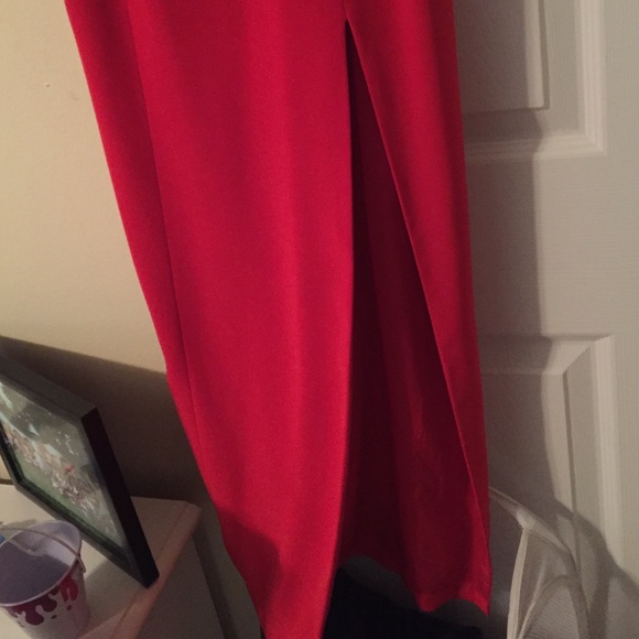 Gorgeous red slit dress - Picture 4 of 4