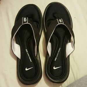 Nike comfort footbed flip flops