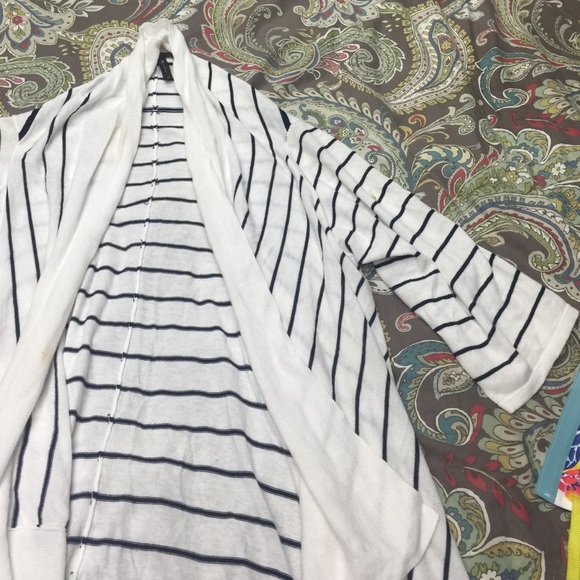 ‼️sold‼️FREE W PURCHASE BCBG Cardigan