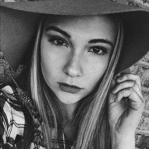 Meet your Posher, Jade