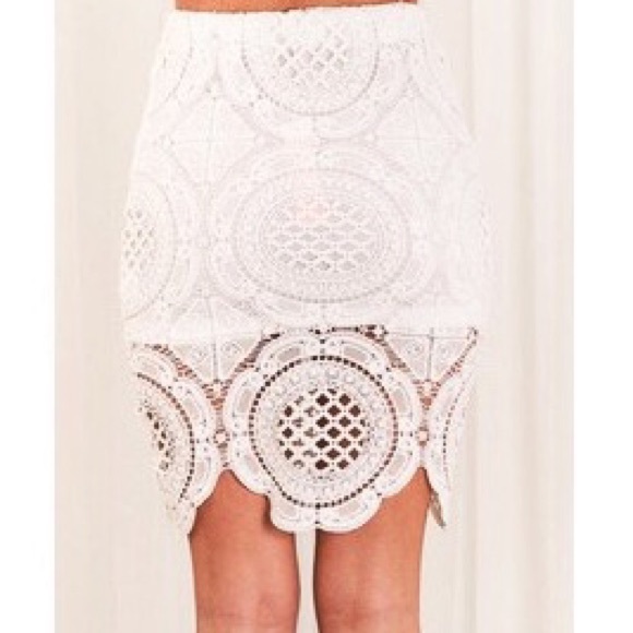 🚫SOLD🚫🍍White Lace Crochet Pencil Skirt Size S🍍 - Picture 3 of 4