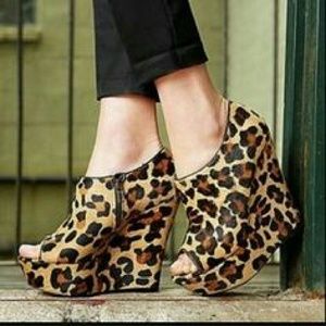 Final Sale  Steve Madden calf hair wedges