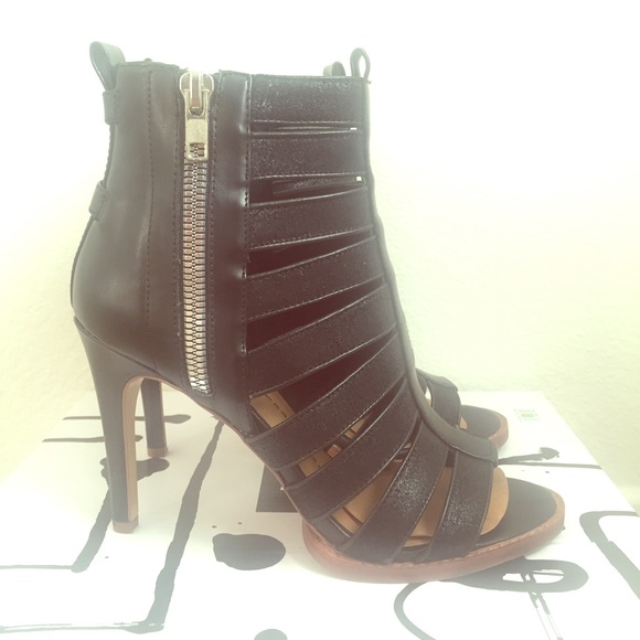 Black Dolce Vida zip heels