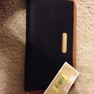 Black Micheal kors wallet