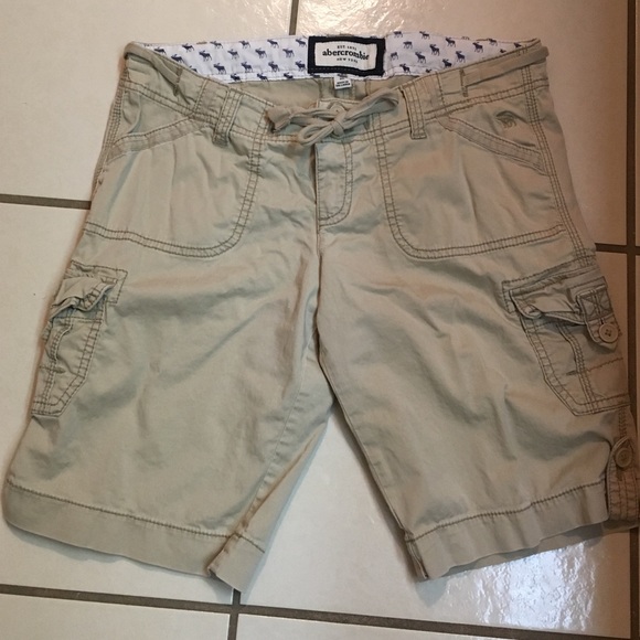 Girls Abercrombie khaki bermuda shorts. Size 16.