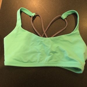 lululemon free to be bra / size 6