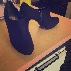 Almost new faux suede black booties! 👠👠